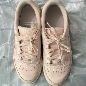 Preloved reebok light pink size 7 women